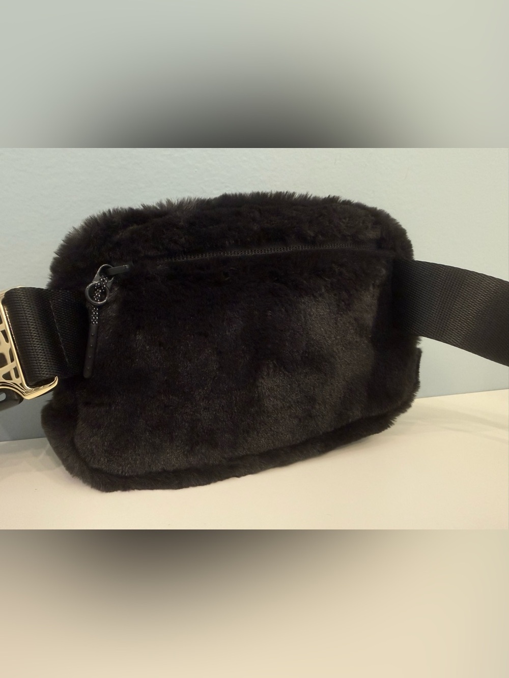lululemon Everywhere Belt Bag Fleece Faux Fur Crossbody Bag Black - Picture 7 of 7